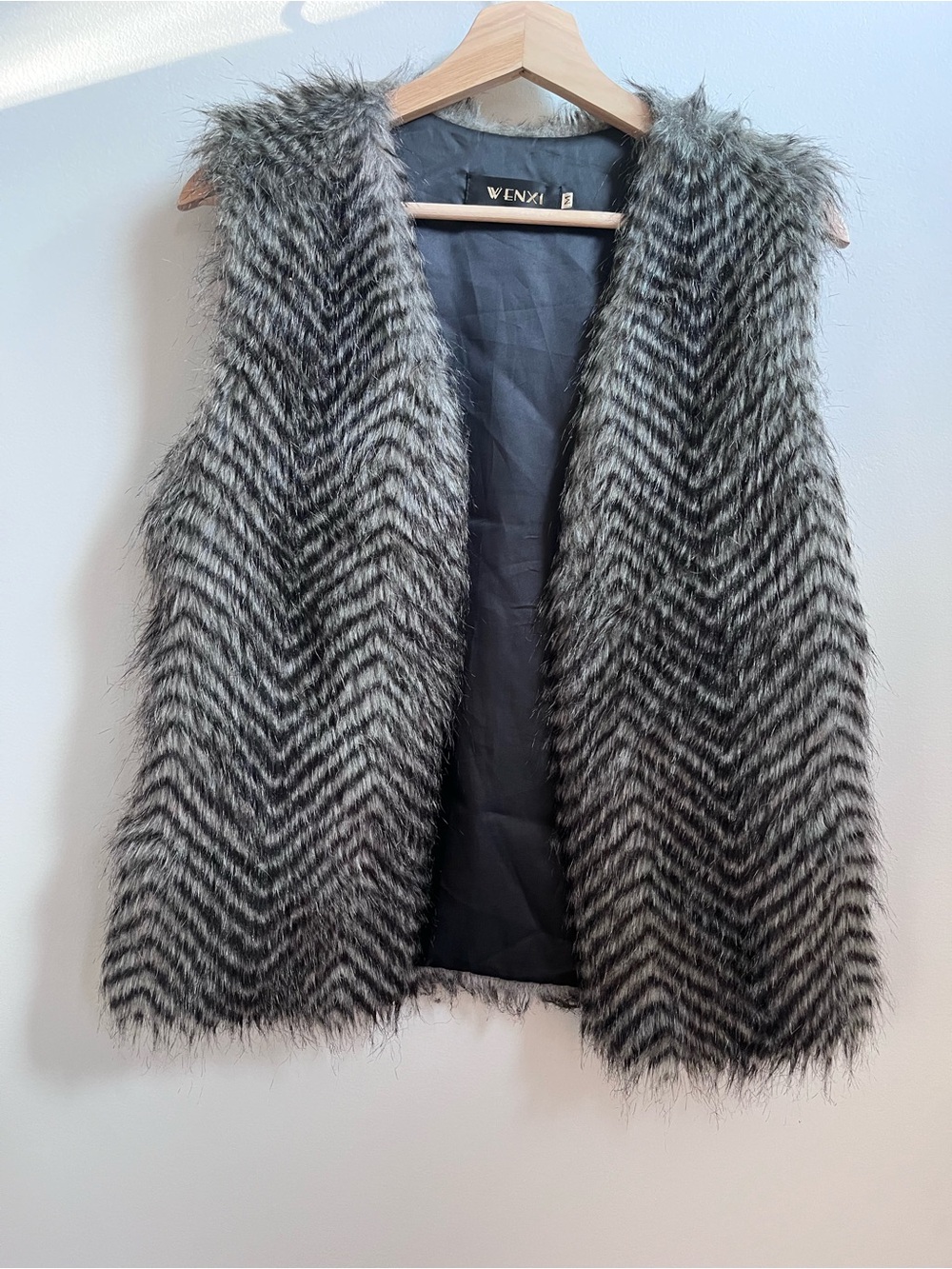 Wenxi Faux Fur Vest Grey Black Chevron Zigzag Pattern Sleeveless Medium